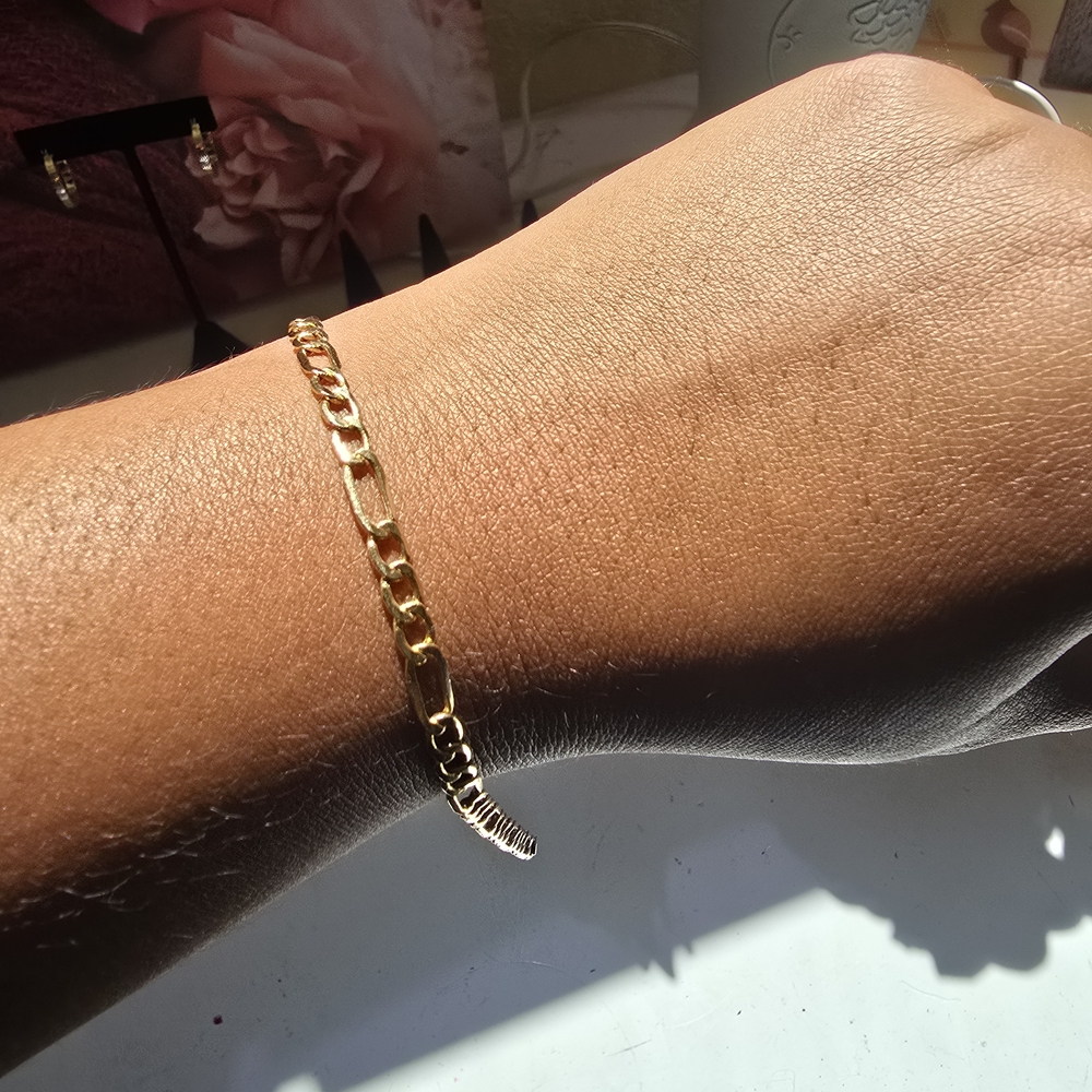 Elegant 14kt Figaro Link Bracelet
